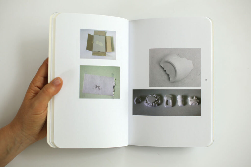 Dibujos y esculturas de yeso