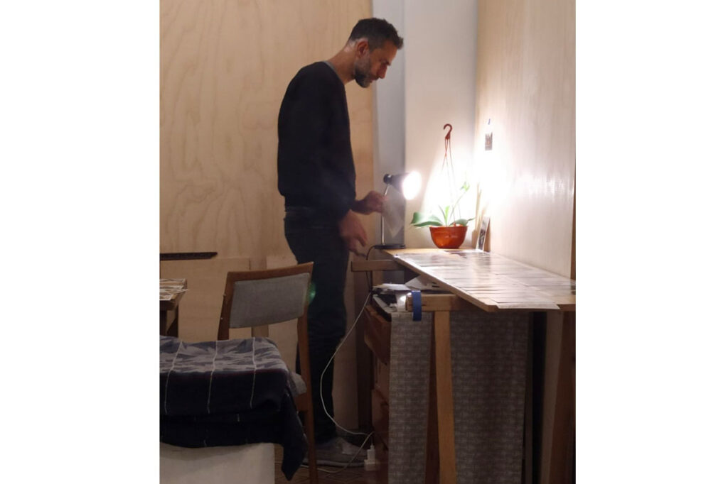 Fran editando sus fotos, 2022